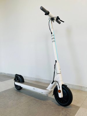 Електросамокат OKAI ES10-NEON Lite White 9", 300(600)W, 7.8Ah, 30km, 25km\h, 20%, NFC, App, 15kg 275434684 фото