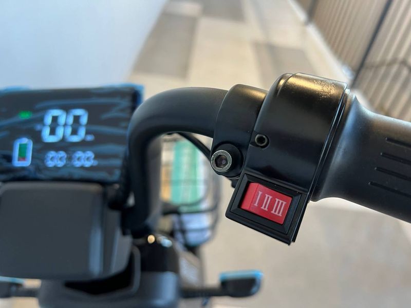 Електроскутер SPARK R1 14" 60V/500W/23Ah чорний 35789278 фото