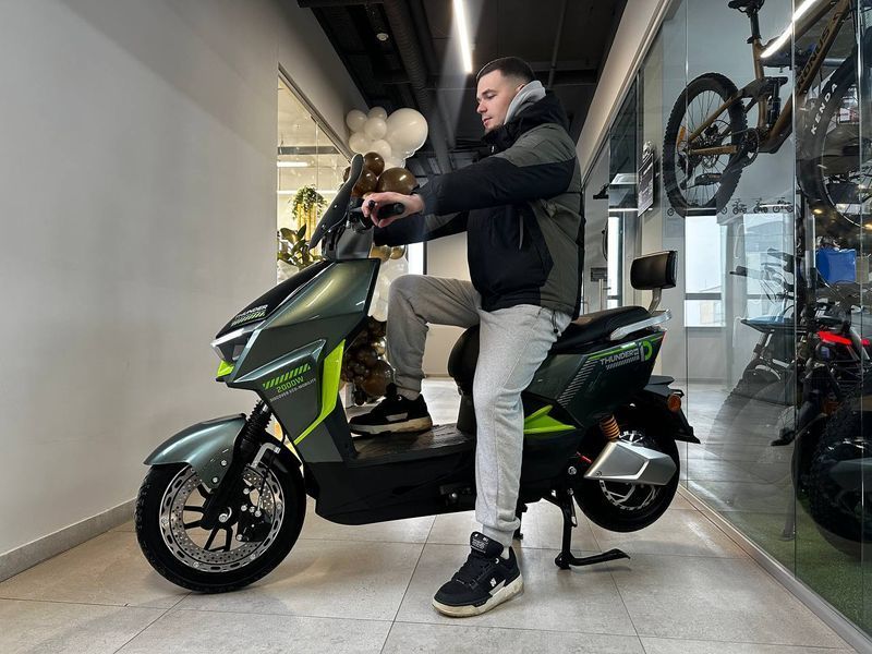 Электроскутер IDemo Thunder PRO W200-LFP 678-98 фото