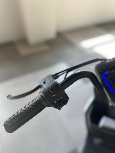 Электроскутер F60 1000W 60v 20ah литиевый аккамулятор 876860-8 фото