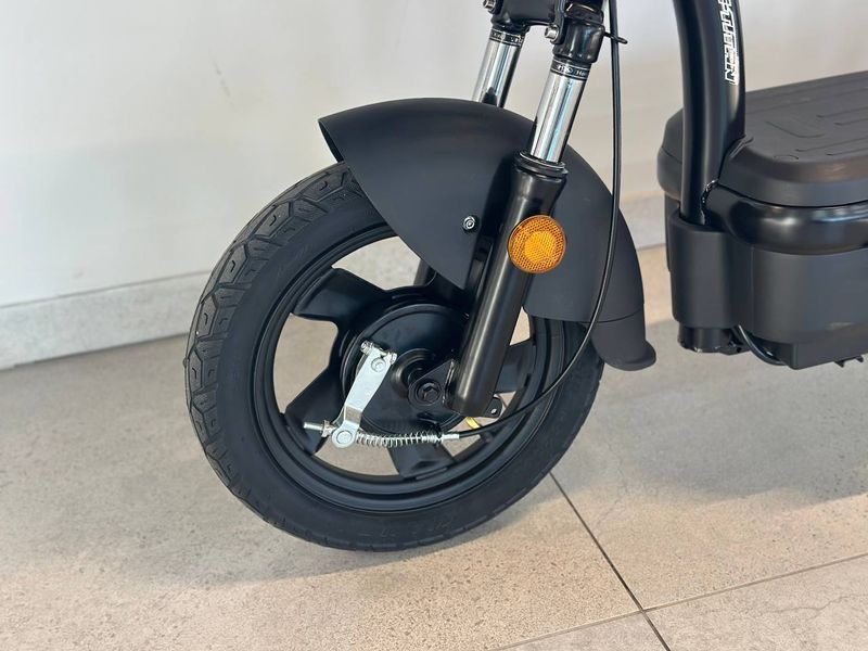 Електроскутер E-TITAN GOLF 14" 48V20А 500w Чорний 4523465 фото