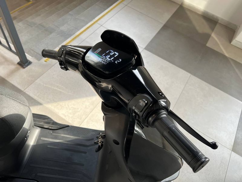 Електроскутер ATLAS Shark 2 2000W Black 770-70 фото