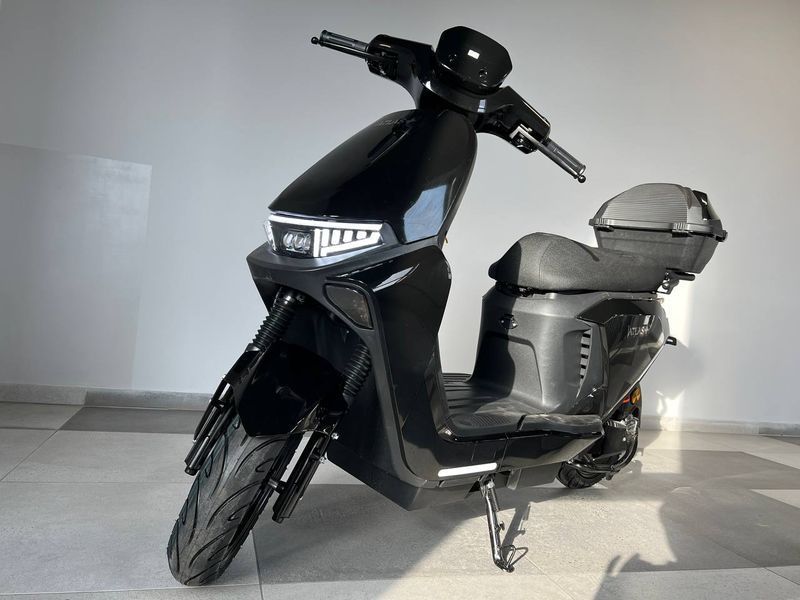 Електроскутер ATLAS Shark 2 2000W Black 770-70 фото